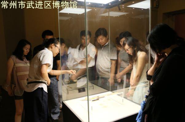 昆山市文化广电新闻出版局副局长周可嘉一行参观博物馆