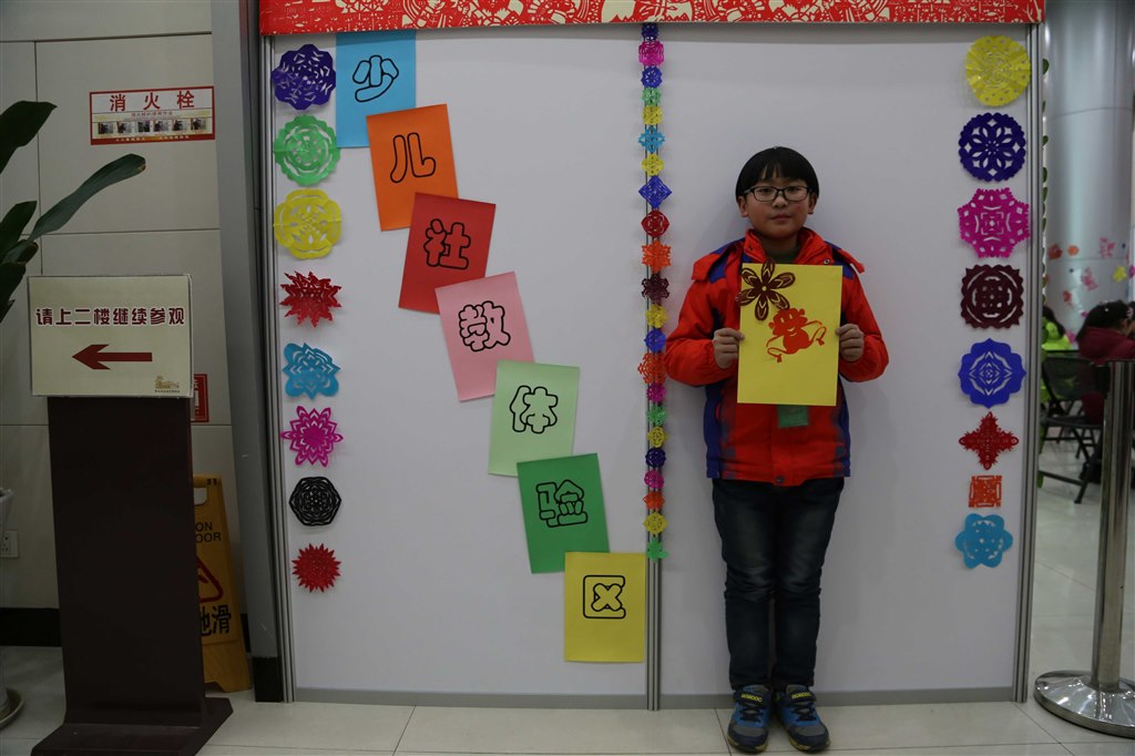 花园小学免考生走进博物馆