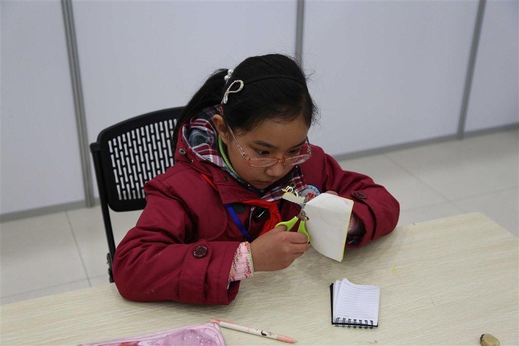 花园小学免考生走进博物馆