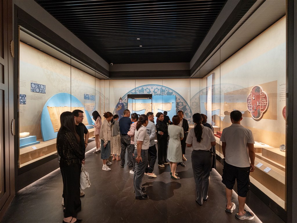 参观 (4).jpg 参观 (4).jpg