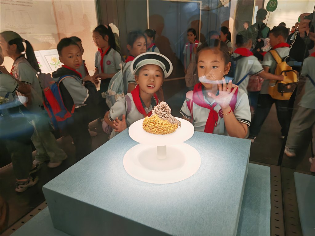 参观 (2).jpg 参观 (2).jpg