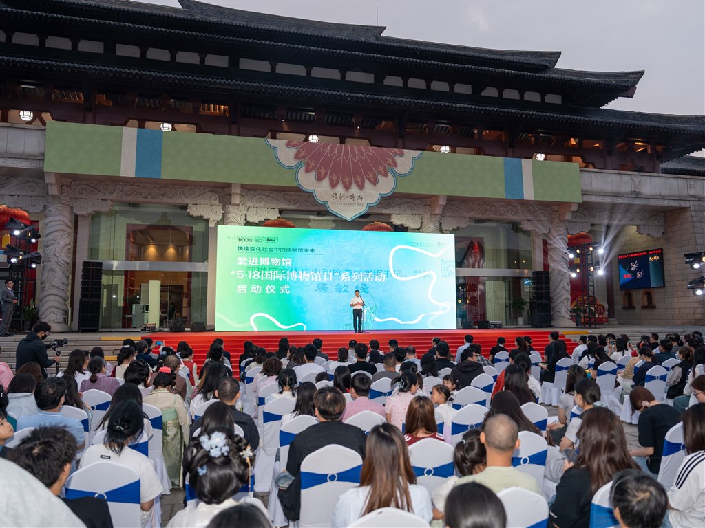 演出 (8).jpg 演出 (8).jpg