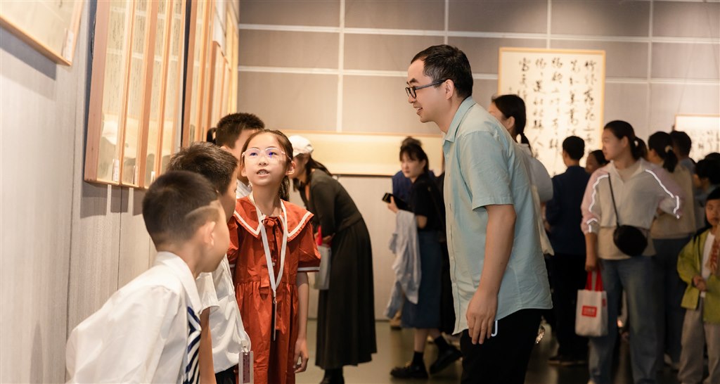 人 (3).jpg 人 (3).jpg