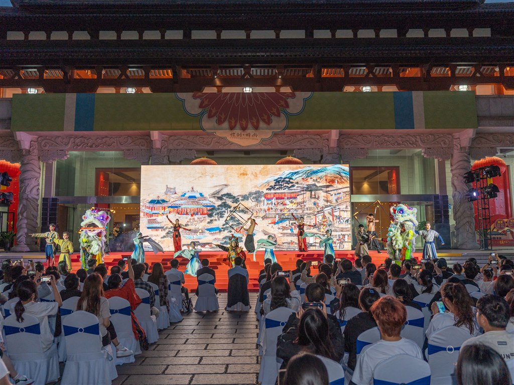 演出 (9).jpg 演出 (9).jpg