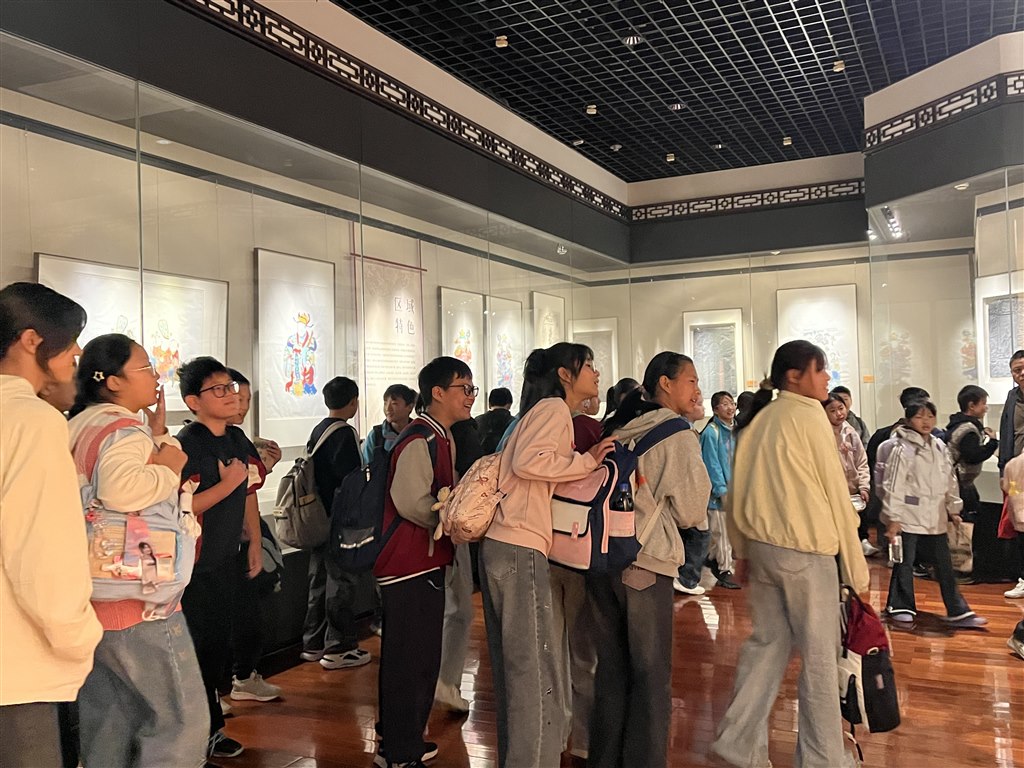 参观 (1).jpg 参观 (1).jpg