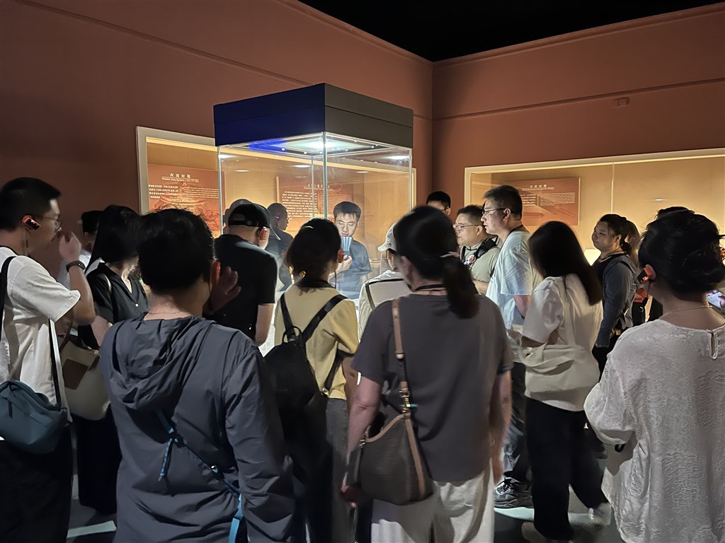 参观 (3).JPG 参观 (3).JPG